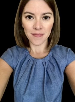 Headshot of Colleen.