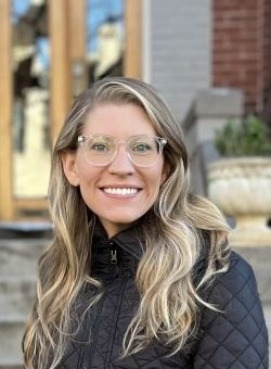 Headshot of Hannah.